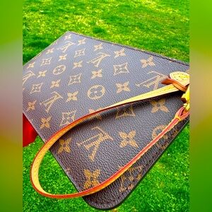 Authentic Louis Vuitton Pochette